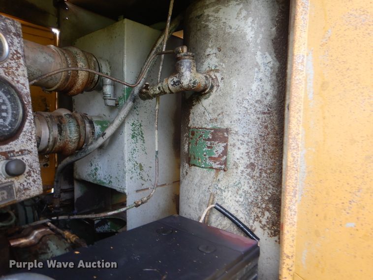 image for item HY9265 Sullair  air compressor