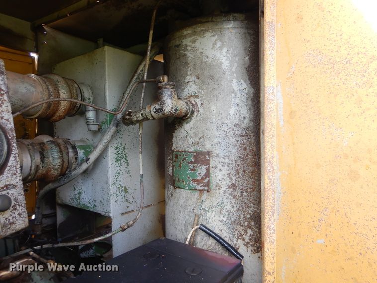 image for item HY9265 Sullair  air compressor