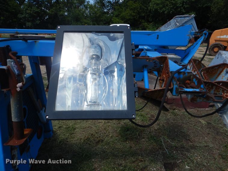 image for item HY9279 2005 Genie TML-4000N  light plant