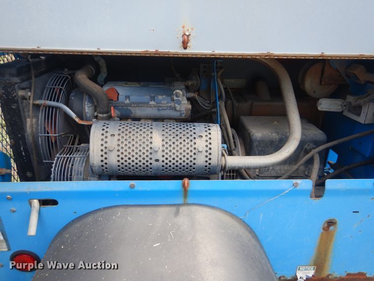 image for item HY9279 2005 Genie TML-4000N  light plant