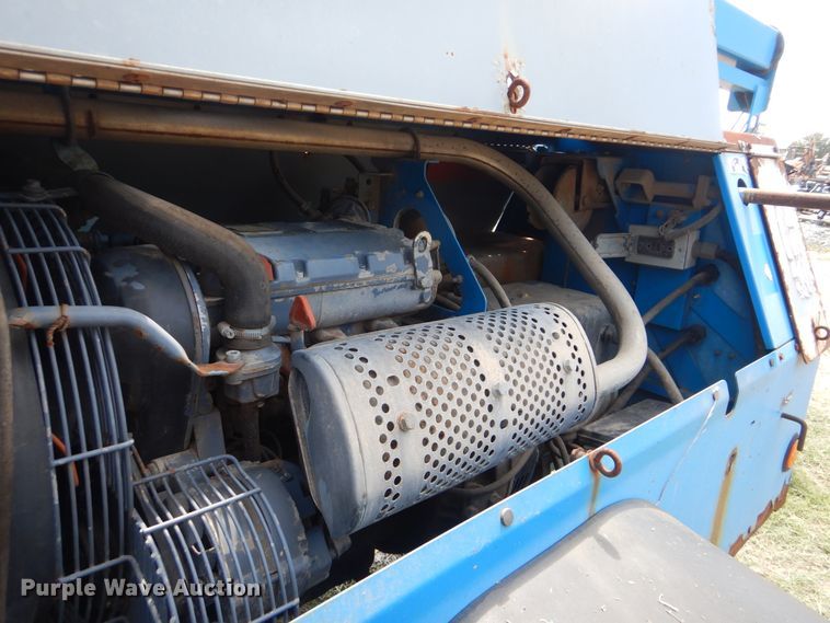 image for item HY9279 2005 Genie TML-4000N  light plant