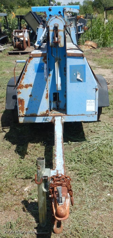 image for item HY9280 2006 Genie TML-4000N  light plant