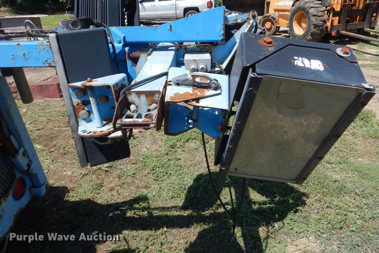 image for item HY9280 2006 Genie TML-4000N  light plant