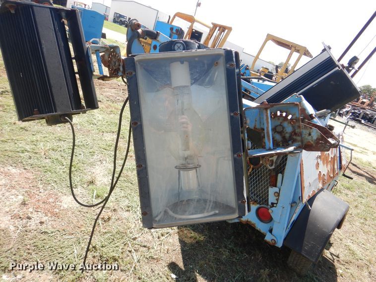 image for item HY9280 2006 Genie TML-4000N  light plant