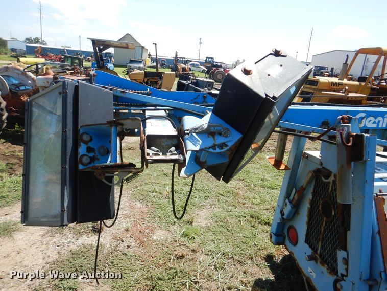 image for item HY9280 2006 Genie TML-4000N  light plant