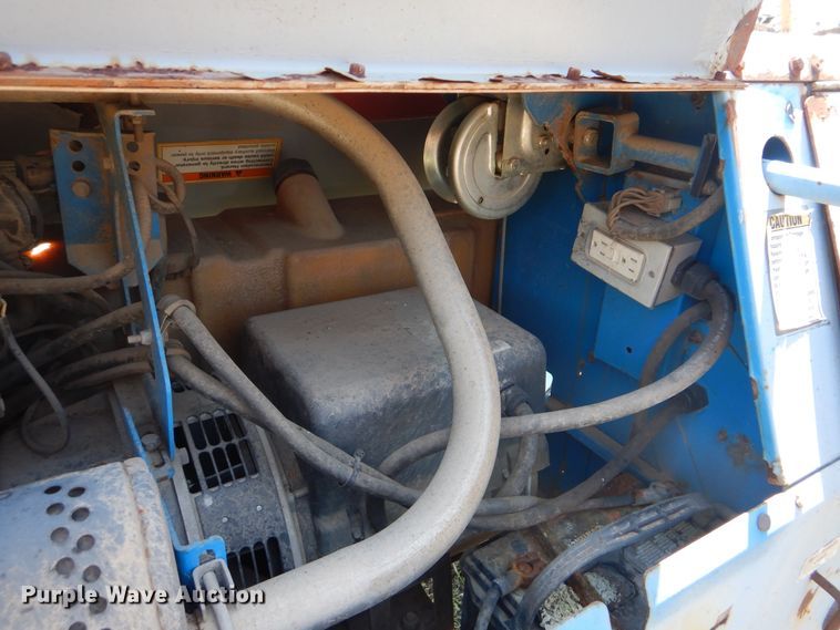 image for item HY9280 2006 Genie TML-4000N  light plant