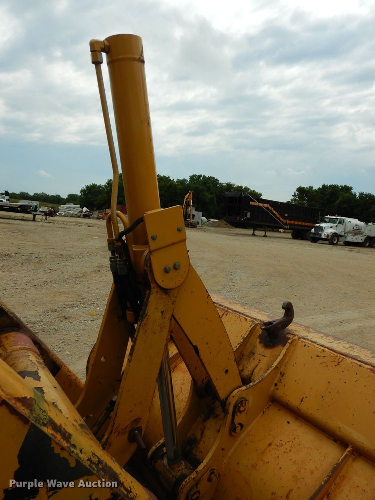 image for item HY9512 2003 Caterpillar 420D  backhoe