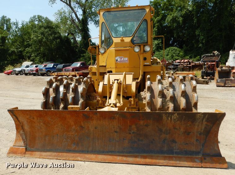 image for item HY9522 1973 Caterpillar 815  soil compactor