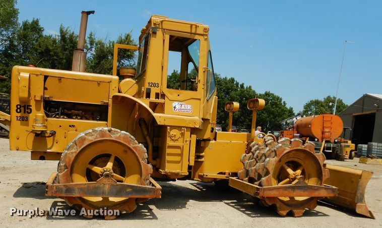 image for item HY9522 1973 Caterpillar 815  soil compactor