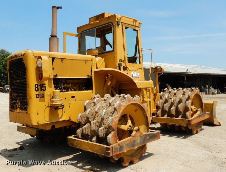 image for item HY9522 1973 Caterpillar 815  soil compactor