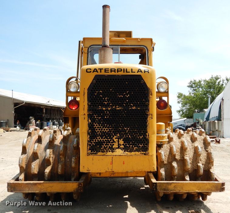 image for item HY9522 1973 Caterpillar 815  soil compactor