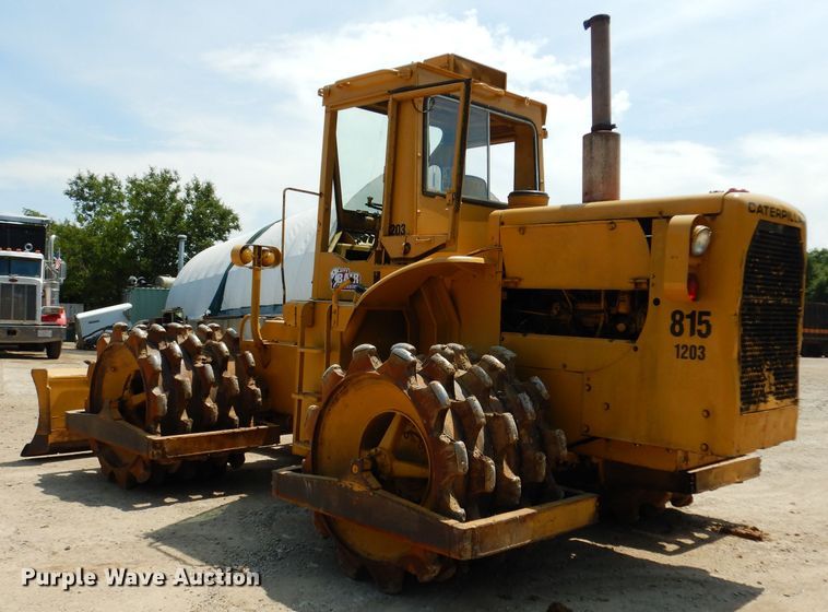 image for item HY9522 1973 Caterpillar 815  soil compactor