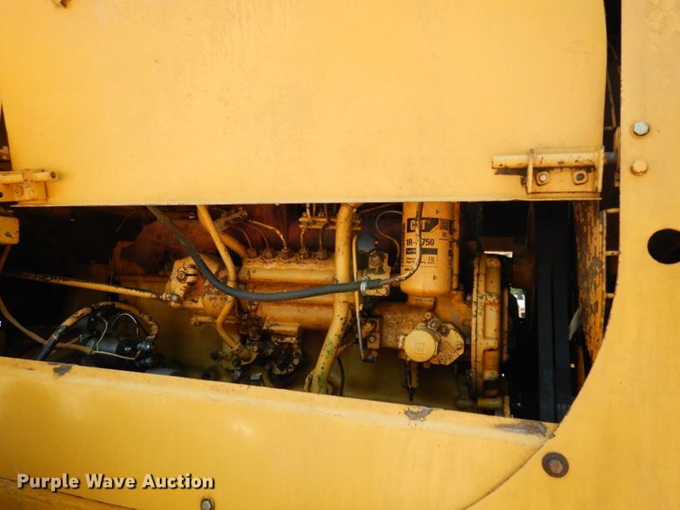 image for item HY9522 1973 Caterpillar 815  soil compactor