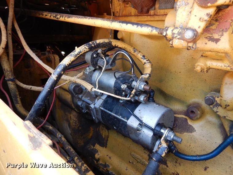 image for item HY9522 1973 Caterpillar 815  soil compactor