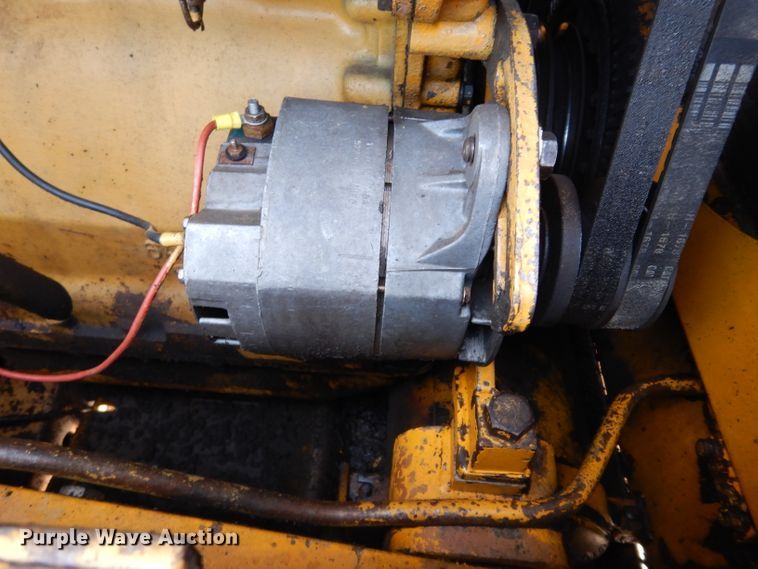 image for item HY9522 1973 Caterpillar 815  soil compactor