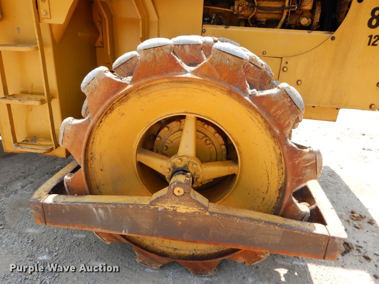 image for item HY9522 1973 Caterpillar 815  soil compactor