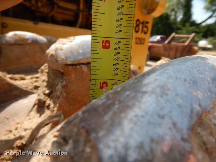 image for item HY9522 1973 Caterpillar 815  soil compactor