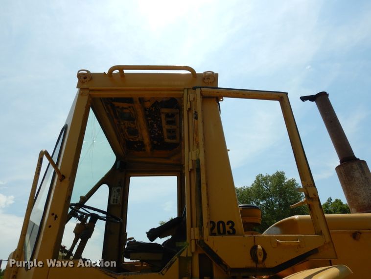image for item HY9522 1973 Caterpillar 815  soil compactor