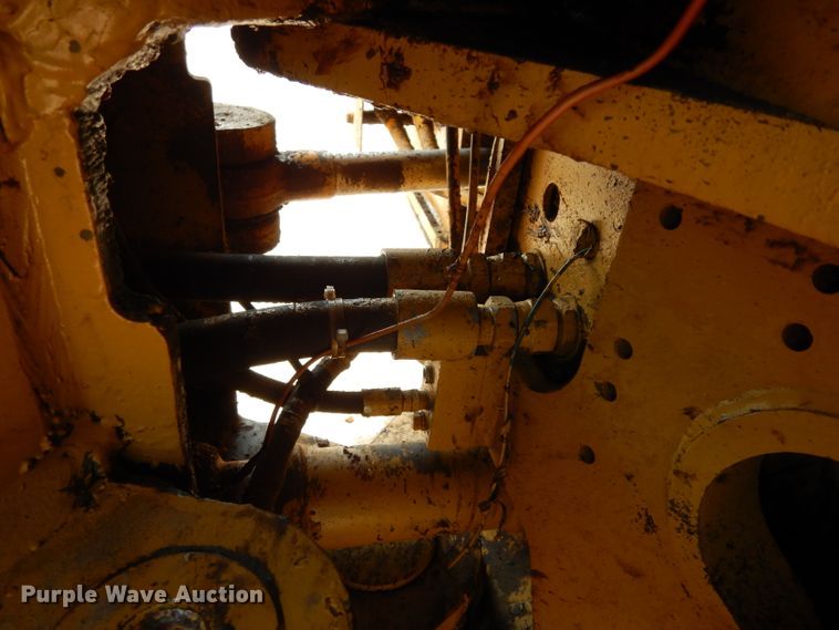 image for item HY9522 1973 Caterpillar 815  soil compactor