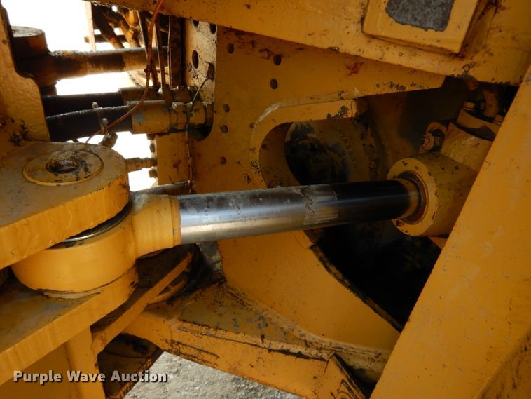 image for item HY9522 1973 Caterpillar 815  soil compactor