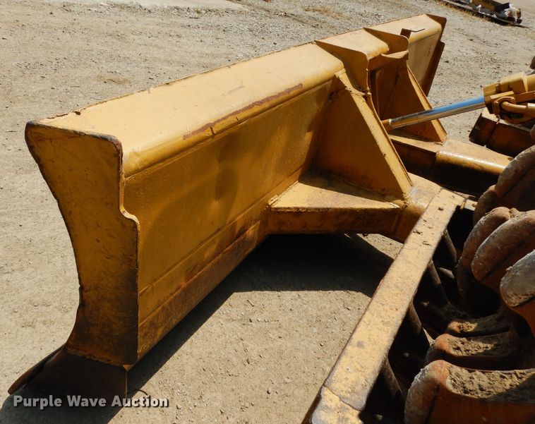 image for item HY9522 1973 Caterpillar 815  soil compactor
