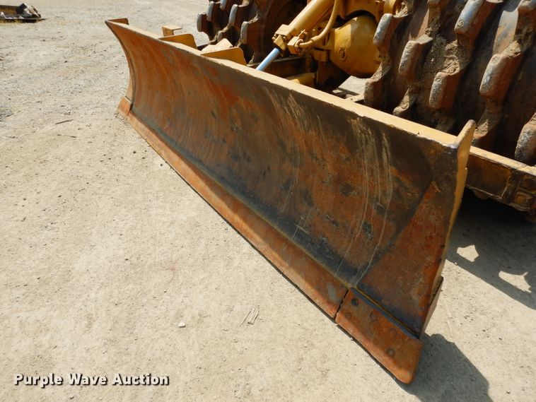 image for item HY9522 1973 Caterpillar 815  soil compactor