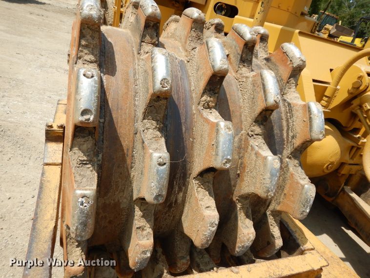 image for item HY9522 1973 Caterpillar 815  soil compactor