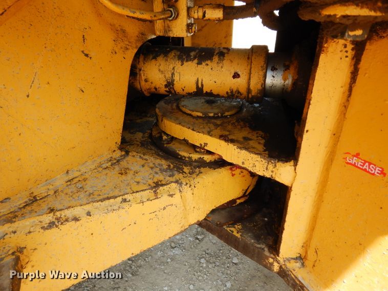 image for item HY9522 1973 Caterpillar 815  soil compactor