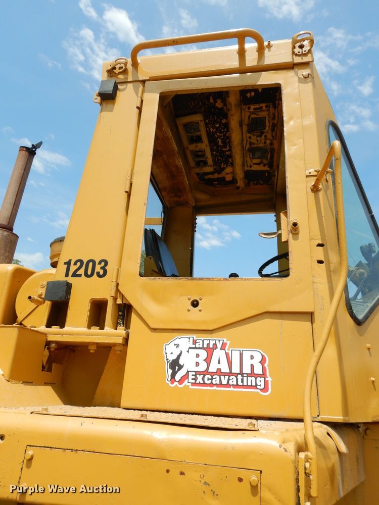 image for item HY9522 1973 Caterpillar 815  soil compactor