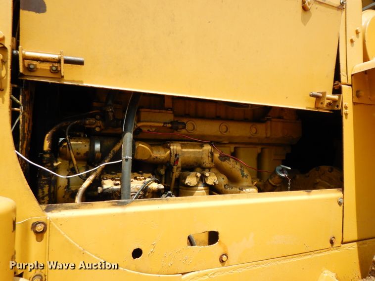image for item HY9522 1973 Caterpillar 815  soil compactor