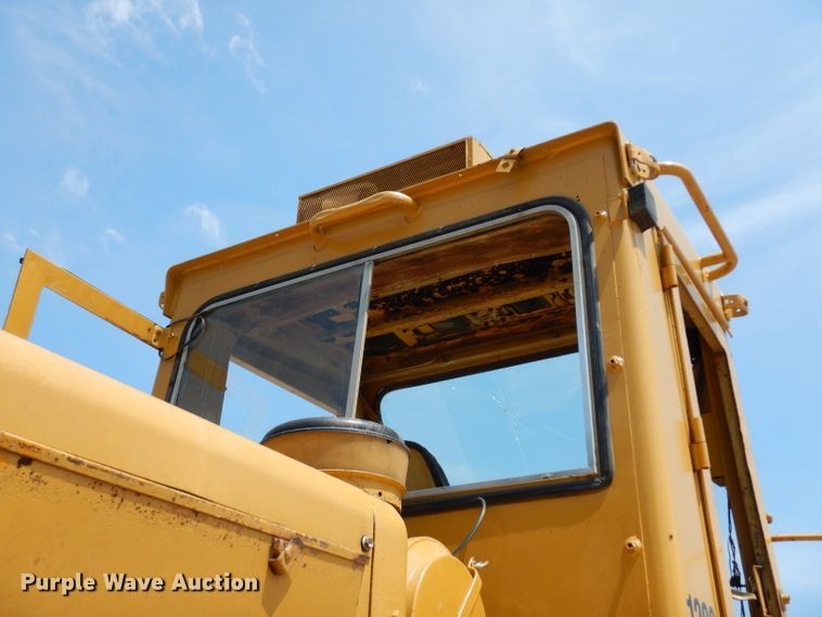 image for item HY9522 1973 Caterpillar 815  soil compactor