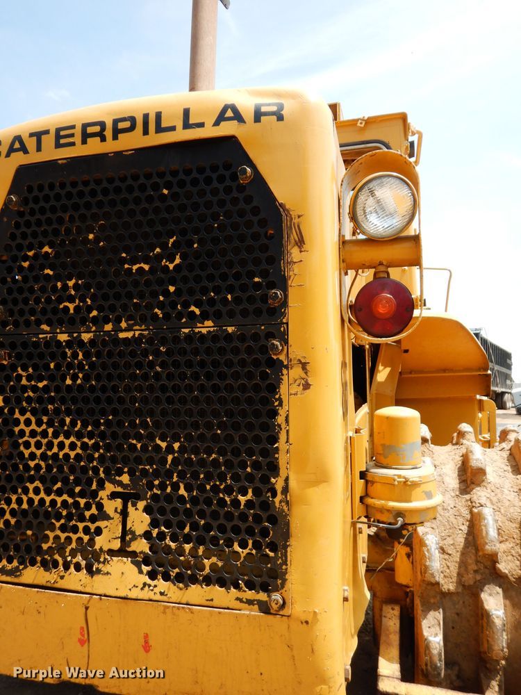 image for item HY9522 1973 Caterpillar 815  soil compactor