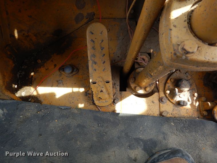 image for item HY9522 1973 Caterpillar 815  soil compactor