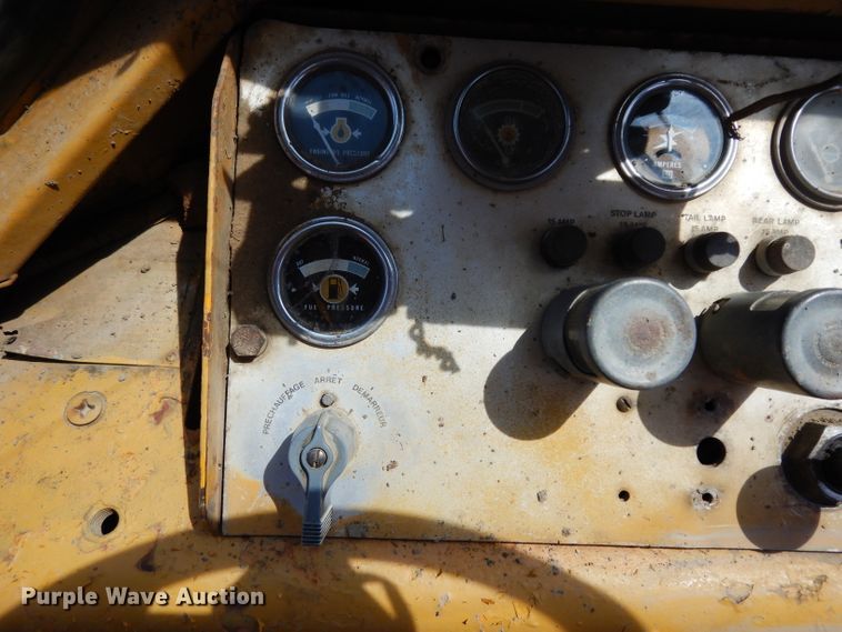 image for item HY9522 1973 Caterpillar 815  soil compactor