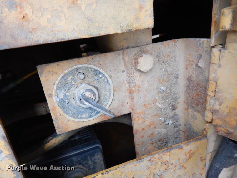 image for item HY9522 1973 Caterpillar 815  soil compactor