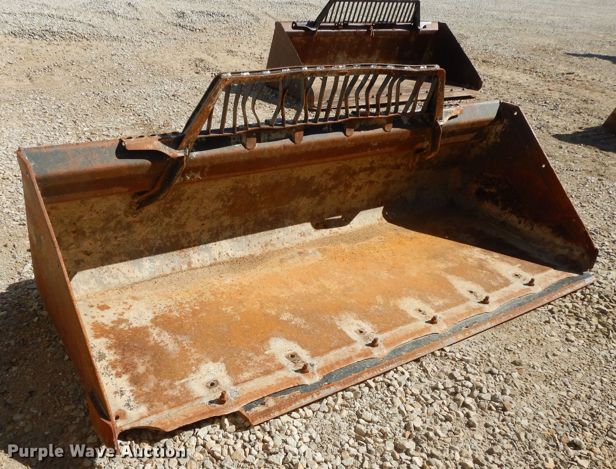 84"W skid steer bucket in Topeka, KS Item DI7551 sold Purple Wave