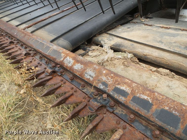 image for item DD0293 2010 Case IH 2142 35M07 2BG draper head