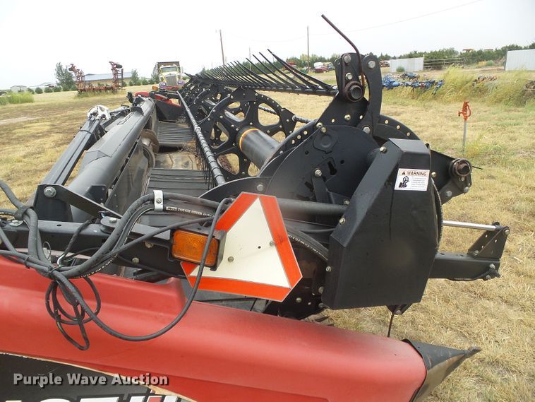 image for item DD0293 2010 Case IH 2142 35M07 2BG draper head