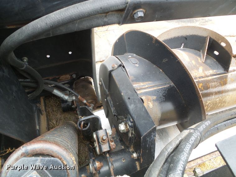 image for item DD0293 2010 Case IH 2142 35M07 2BG draper head