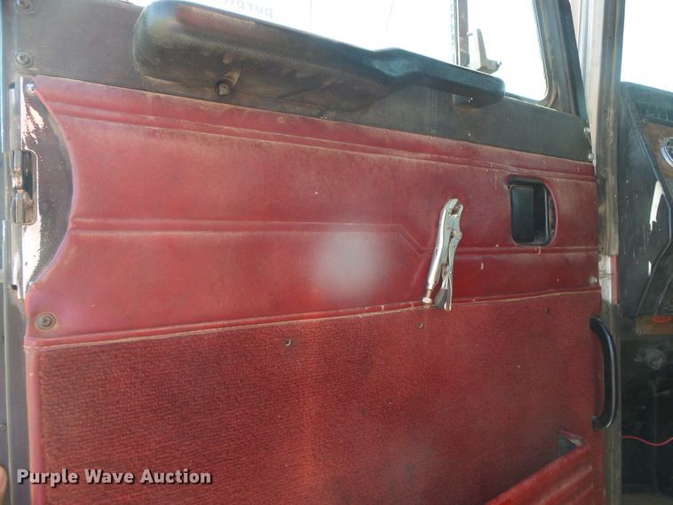 image for item DD0301 1997 Peterbilt 378  manure spreader truck