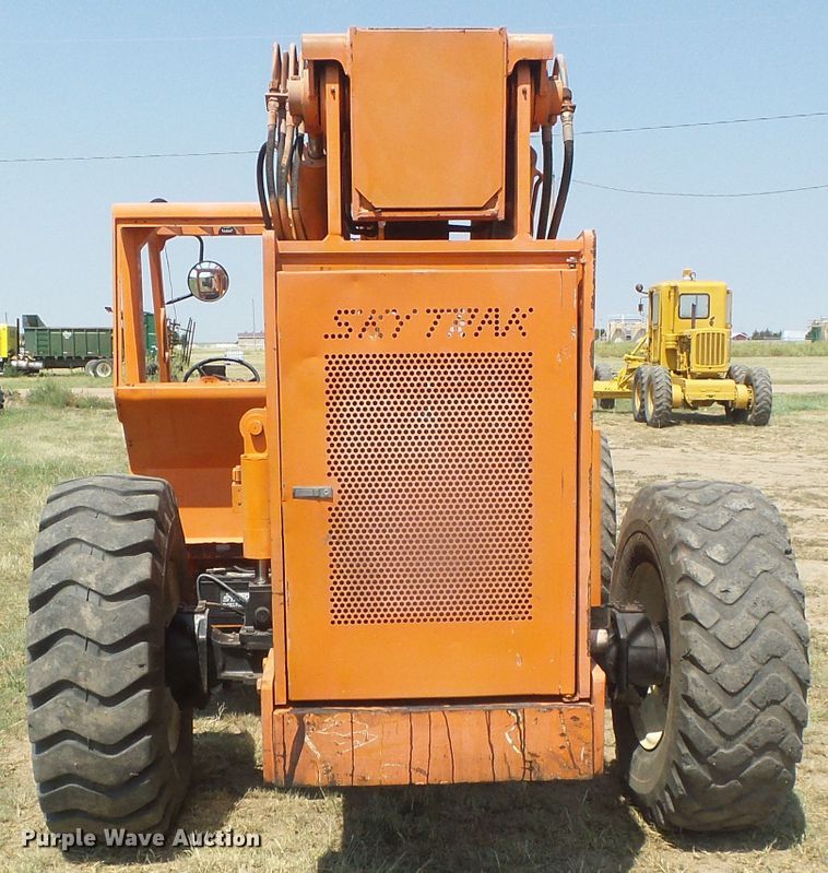 image for item DD0310 SkyTrak 10054  telehandler