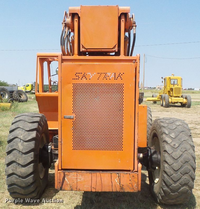 image for item DD0310 SkyTrak 10054  telehandler