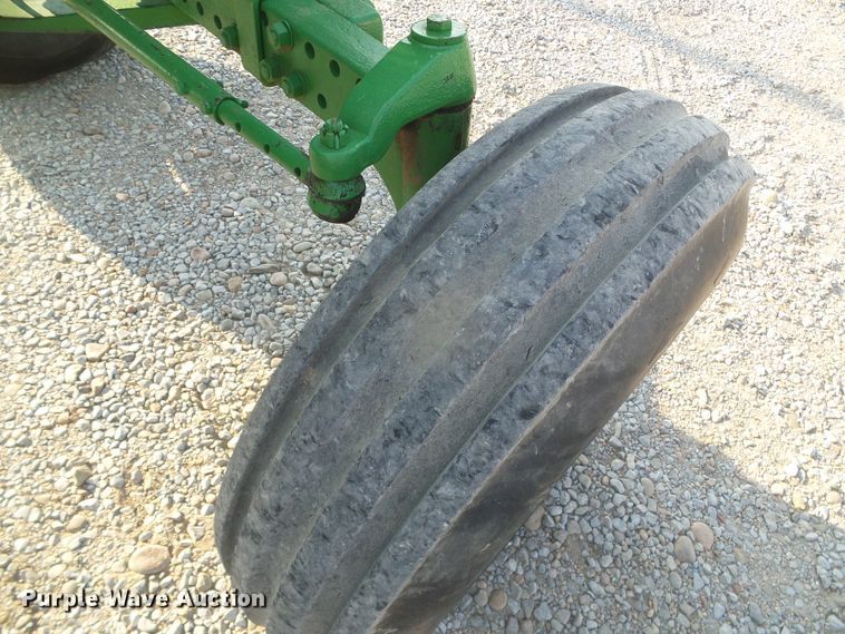 image for item DD0318 1979 John Deere 4040  tractor