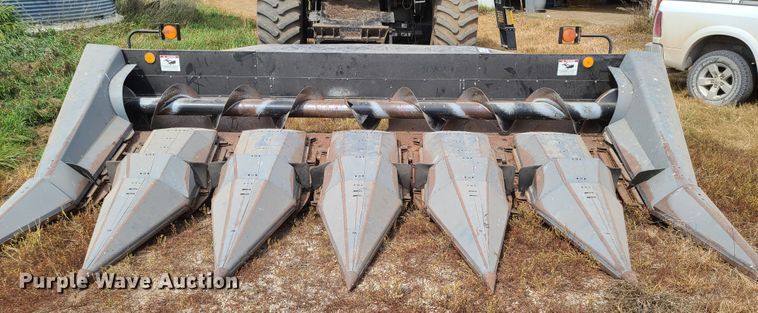 image for item DE2457 AGCO corn head