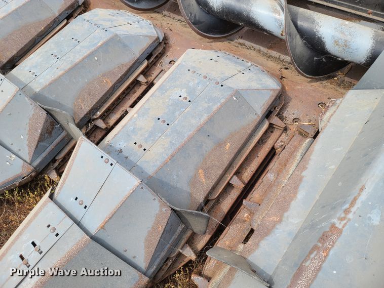 image for item DE2457 AGCO corn head