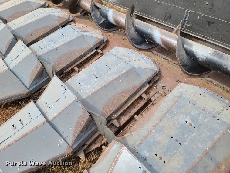 image for item DE2457 AGCO corn head