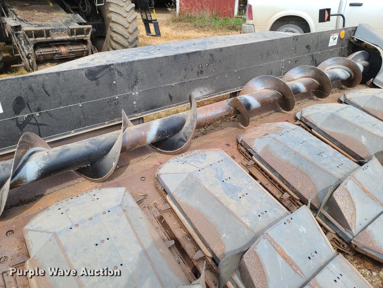 image for item DE2457 AGCO corn head