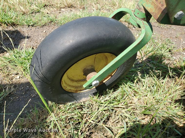 image for item DE4478 John Deere 212 pickup head