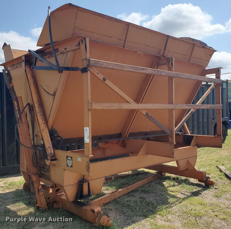 image for item DE4483 Richardton 1200 multi-purpose silage dump wagon