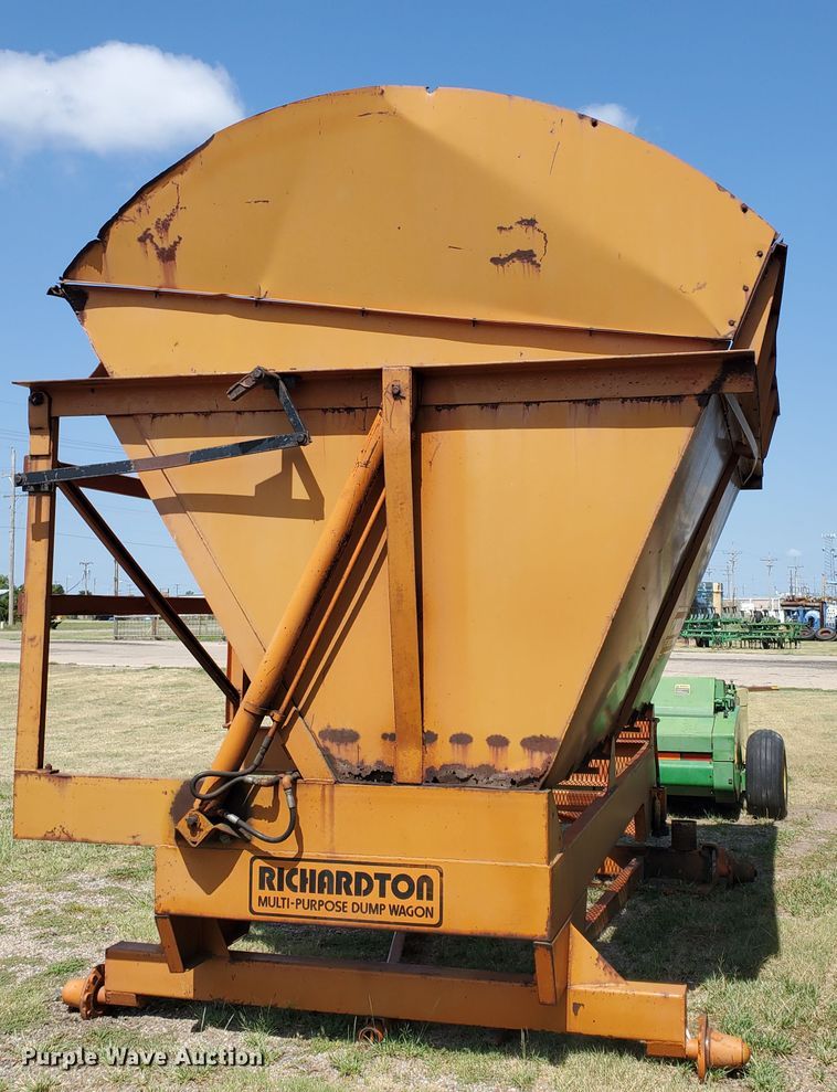 image for item DE4483 Richardton 1200 multi-purpose silage dump wagon